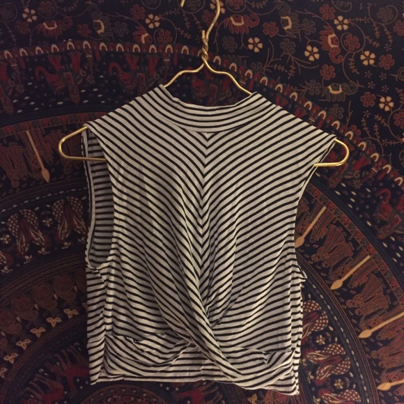 Polly & Esther Tops - NWOT crop top ✨